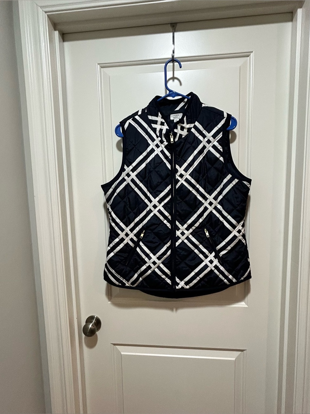 Crown & Ivy women’s size L Navy &White Quilted Plaid Puffer Vest -  Zip Front